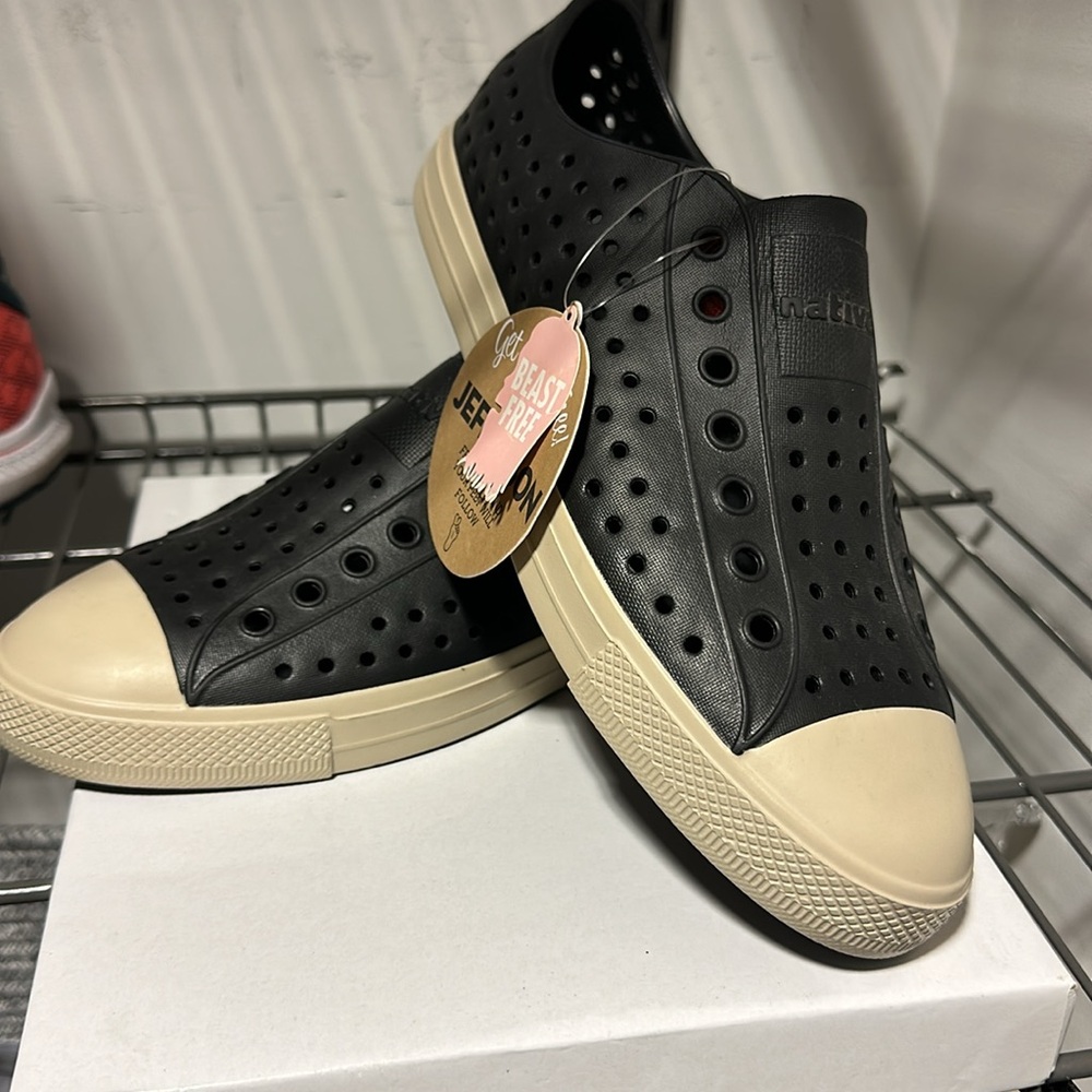 Natives NWT men’s 6 women’s 8 black with off white sole